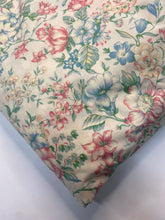 Load image into Gallery viewer, Soft Floral
