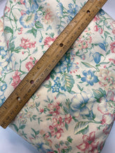 Load image into Gallery viewer, Soft Floral
