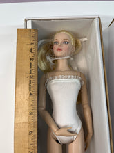 Load image into Gallery viewer, Jess | Tonner Dolls
