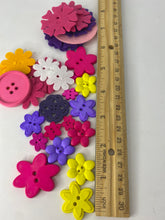 Load image into Gallery viewer, Plastic &amp; Felt Buttons
