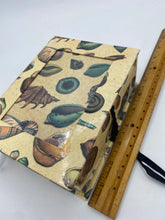Load image into Gallery viewer, Beachy Keepsake Box
