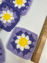 Load image into Gallery viewer, Daisy Squares
