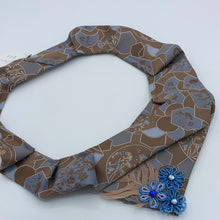 Load image into Gallery viewer, Blue and Brown Vintage Tie Collar
